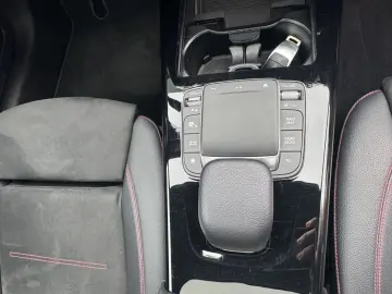 MERCEDES-BENZ CLA 220 d AMG Line Burmester Navi