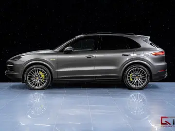 PORSCHE Cayenne E-Hybrid 21  RS Spyder Design Pano 14way