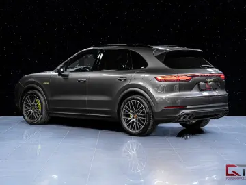 PORSCHE Cayenne E-Hybrid 21  RS Spyder Design Pano 14way