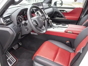 LEXUS LX 600 F SPORT