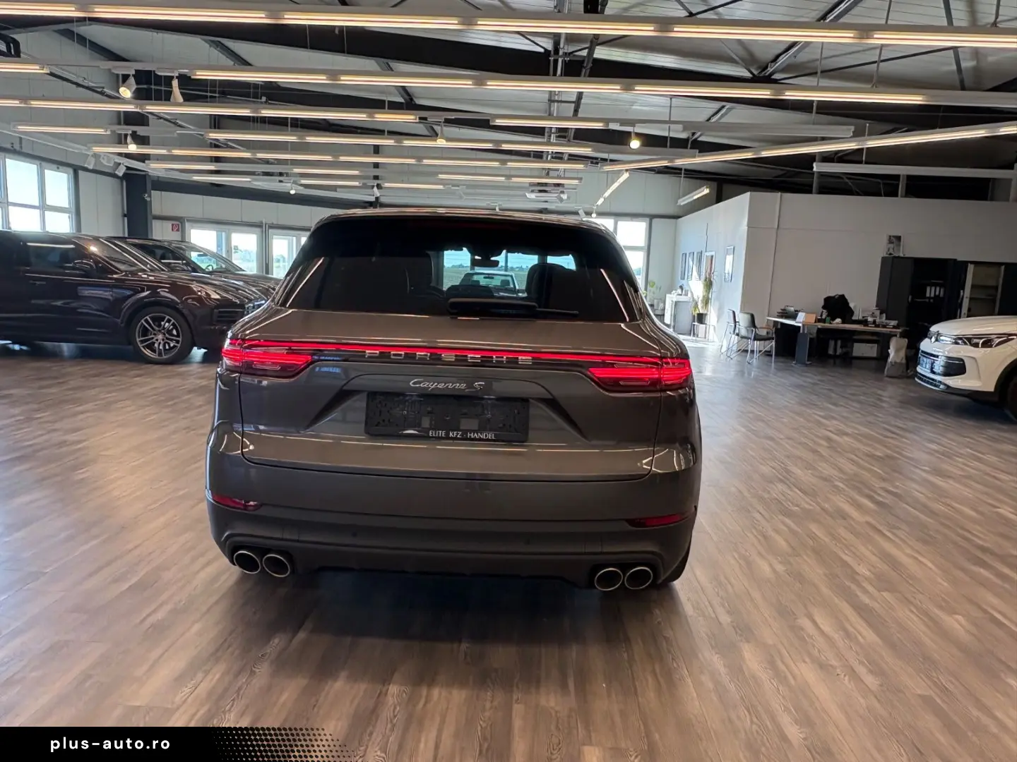 PORSCHE Cayenne S Luftfahr Pano Matr AHK HUD Bose Chrono