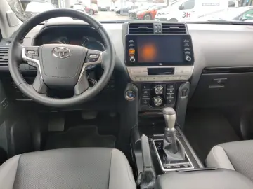 TOYOTA Land Cruiser 2.8-l TEC-Edition   AHK  1.Hand