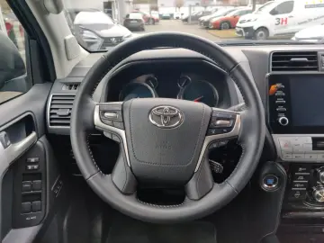 TOYOTA Land Cruiser 2.8-l TEC-Edition   AHK  1.Hand