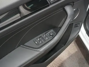 SKODA Kodiaq L&K 4x4 2.0 TDI ACC CANTON 360  STDHZ