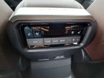 TOYOTA Land Cruiser 2.8 D-4D Automatik First Edition SO