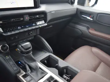 TOYOTA Land Cruiser 2 8 D-4D 150kW AWD First Edition