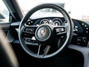 PORSCHE Taycan Taycan - Pano - Bose - CC - Adaptieve luf