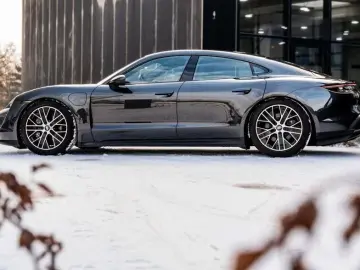 PORSCHE Taycan Taycan - Pano - Bose - CC - Adaptieve luf