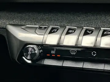 Peugeot 3008  conversie lanț  încălzire scaune garantie rate