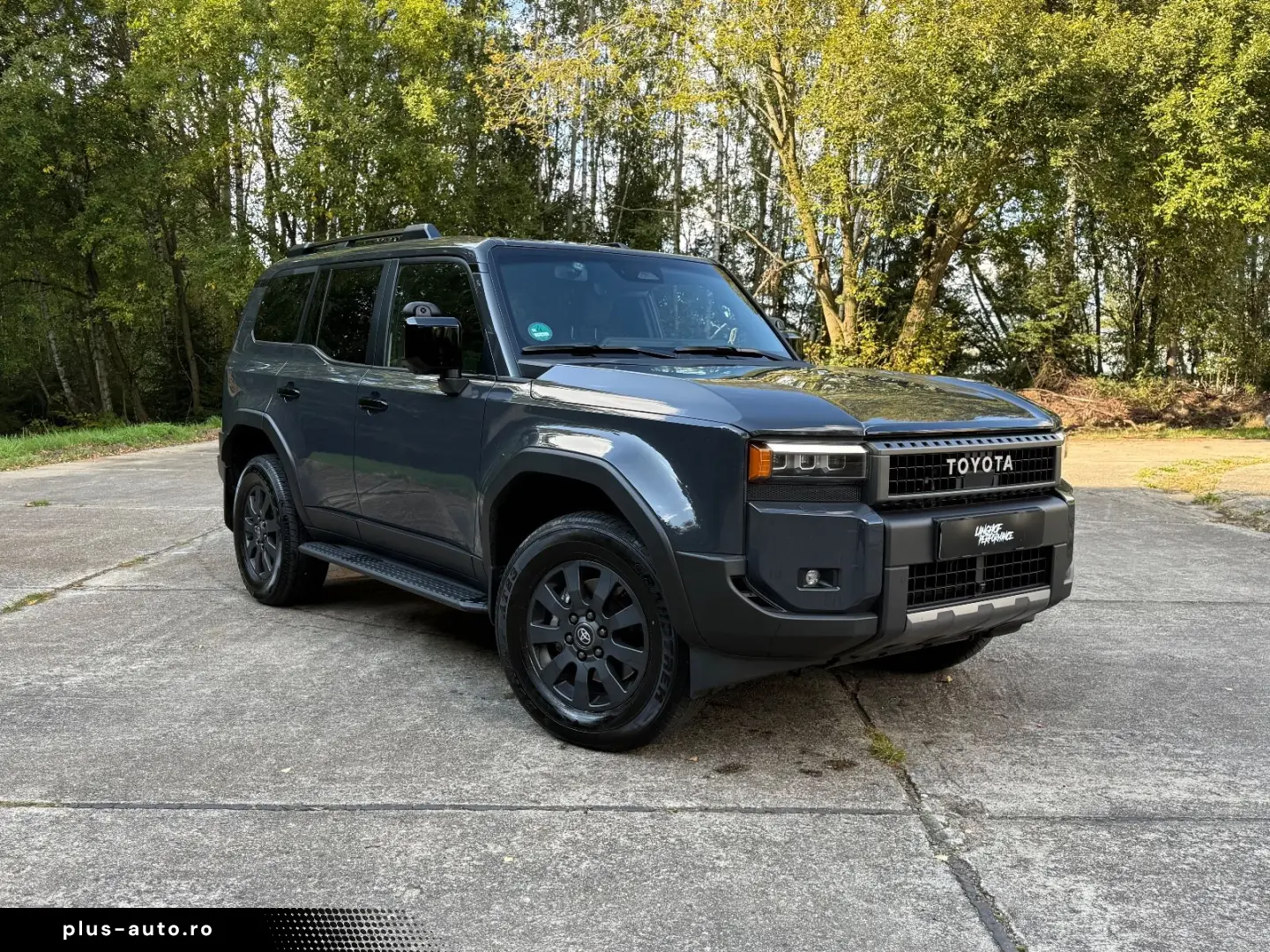 TOYOTA Land Cruiser 2.8 Executive AHK Service NEU!