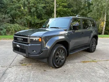 TOYOTA Land Cruiser 2.8 Executive AHK Service NEU!