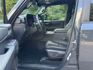 TOYOTA Land Cruiser 2.8 Executive AHK Service NEU!