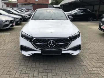 MERCEDES-BENZ E 200  AMG Sport Pano Super Burm Me Head
