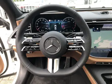 MERCEDES-BENZ E 200  AMG Sport Pano Super Burm Me Head