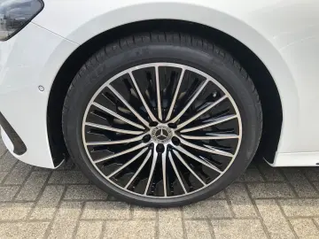 MERCEDES-BENZ E 200  AMG Sport Pano Super Burm Me Head