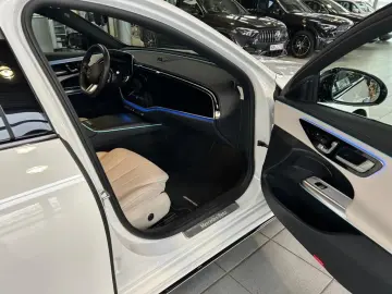 MERCEDES-BENZ E 200 Limousine AMG SUPERSCREEN DIGITAL 360