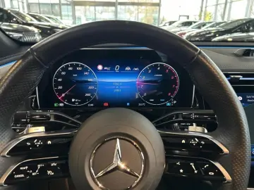 MERCEDES-BENZ E 200 Limousine AMG SUPERSCREEN DIGITAL 360