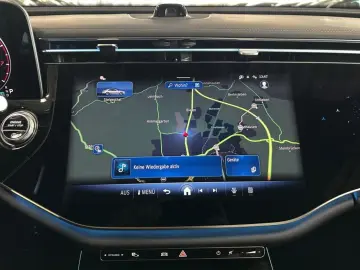 MERCEDES-BENZ E 200 Limousine AMG SUPERSCREEN DIGITAL 360