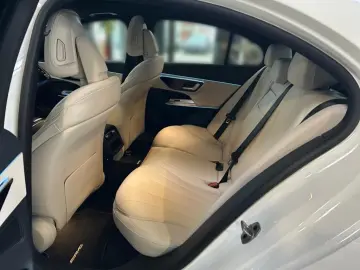 MERCEDES-BENZ E 200 Limousine AMG SUPERSCREEN DIGITAL 360