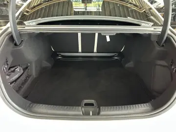 MERCEDES-BENZ E 200 Limousine AMG SUPERSCREEN DIGITAL 360