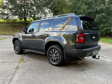 TOYOTA Land Cruiser 2.8 Executive AHK Service NEU!