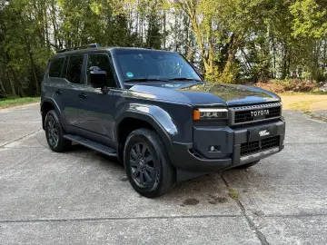 TOYOTA Land Cruiser 2.8 Executive AHK Service NEU!