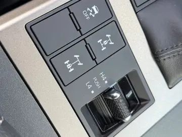 TOYOTA Land Cruiser 2.8 Executive AHK Service NEU!