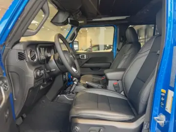 Jeep Wrangler Unlimited 2.0 Sahara SKY-ONE