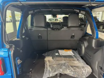 Jeep Wrangler Unlimited 2.0 Sahara SKY-ONE