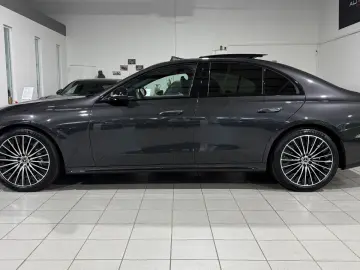 MERCEDES-BENZ E 220 d AMG Premium SUPERSCREEN PANO FULL