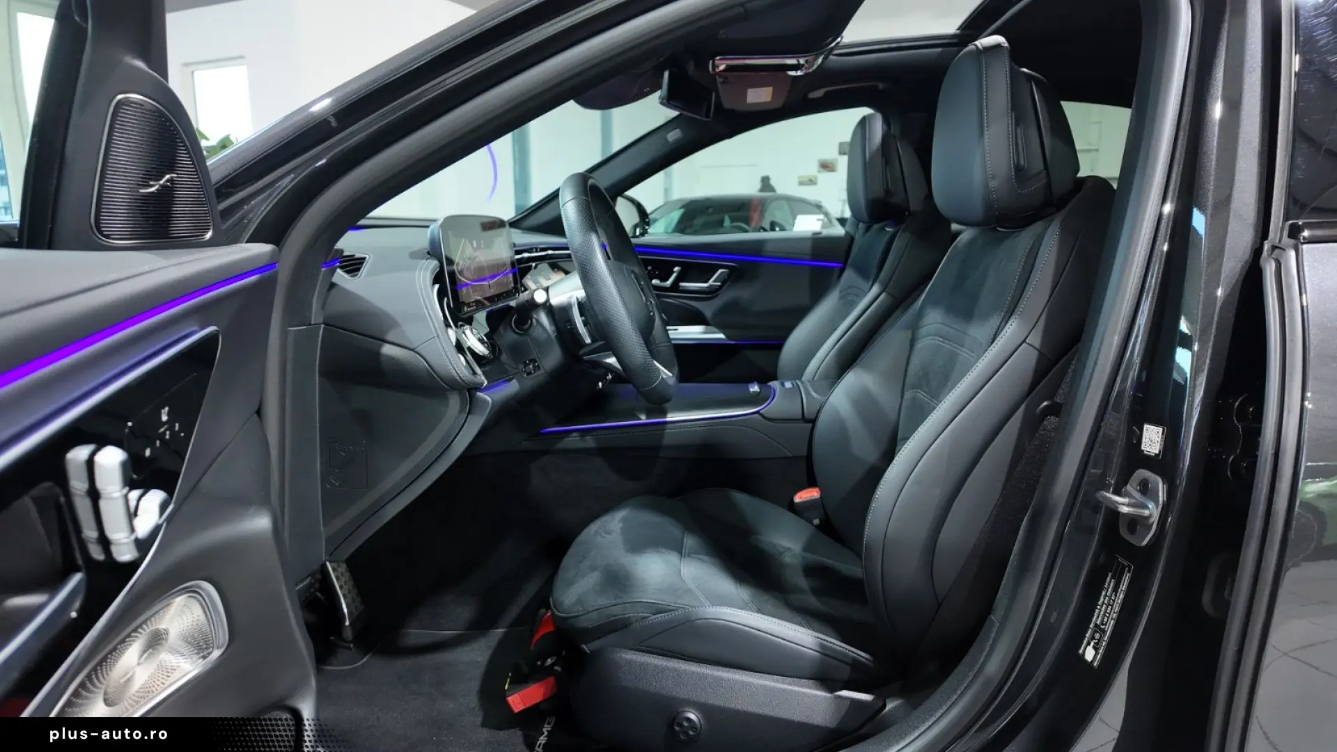 MERCEDES-BENZ E 220 d AMG Premium SUPERSCREEN PANO FULL