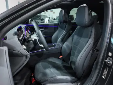 MERCEDES-BENZ E 220 d AMG Premium SUPERSCREEN PANO FULL