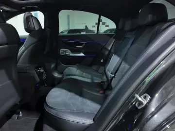 MERCEDES-BENZ E 220 d AMG Premium SUPERSCREEN PANO FULL