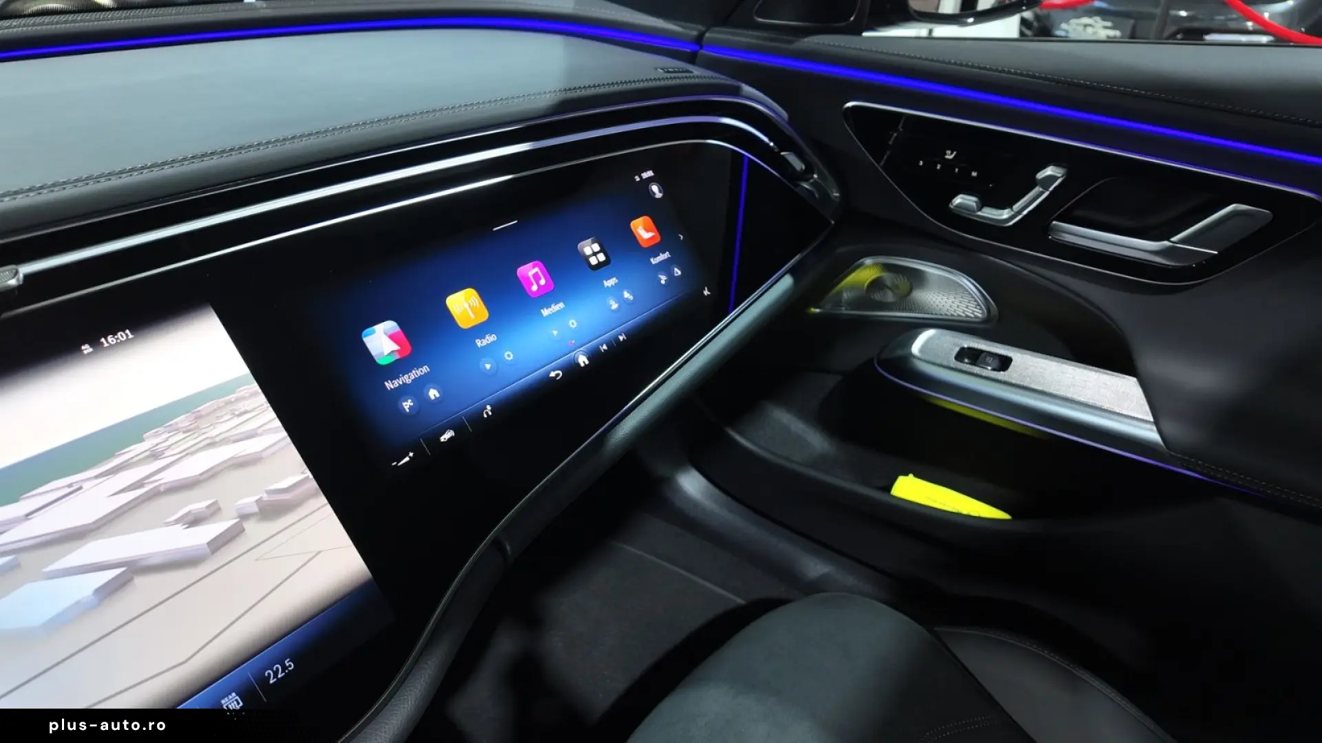 MERCEDES-BENZ E 220 d AMG Premium SUPERSCREEN PANO FULL