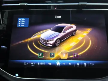 MERCEDES-BENZ E 220 d AMG Premium SUPERSCREEN PANO FULL