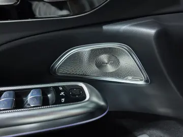 MERCEDES-BENZ E 220 d AMG Premium SUPERSCREEN PANO FULL