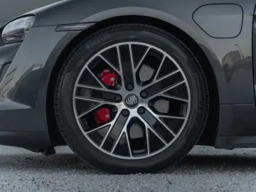 PORSCHE Taycan 4S Chrono BOSE 18 Way Sportseats Inoodriv