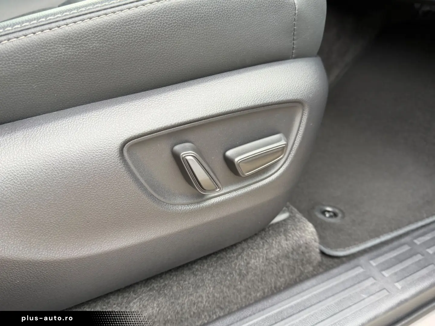 TOYOTA Land Cruiser 2.8 D-4D4WD TEC  Edit.Pan.Dach.360K