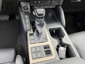 TOYOTA Land Cruiser 2.8 D-4D4WD TEC  Edit.Pan.Dach.360K