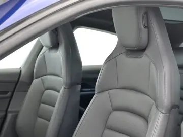 PORSCHE Taycan Surround-View Abstandstempomat Panorama