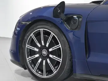 PORSCHE Taycan Surround-View Abstandstempomat Panorama