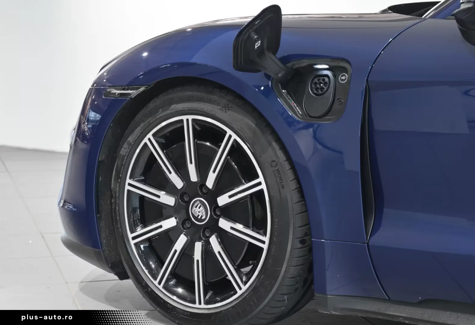 PORSCHE Taycan Surround-View Abstandstempomat Panorama