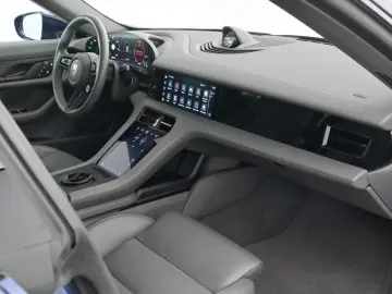 PORSCHE Taycan Surround-View Abstandstempomat Panorama