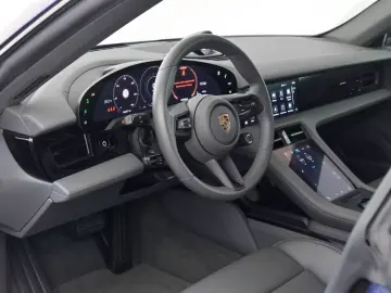 PORSCHE Taycan Surround-View Abstandstempomat Panorama