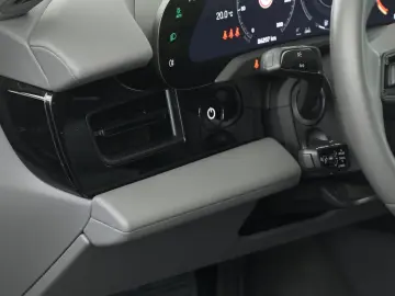 PORSCHE Taycan Surround-View Abstandstempomat Panorama