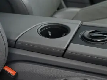 PORSCHE Taycan Surround-View Abstandstempomat Panorama