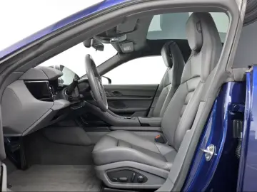 PORSCHE Taycan Surround-View Abstandstempomat Panorama