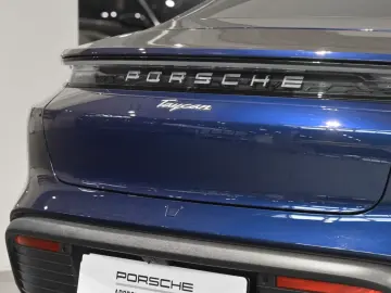 PORSCHE Taycan Surround-View Abstandstempomat Panorama