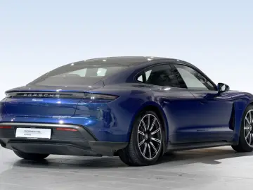 PORSCHE Taycan Surround-View Abstandstempomat Panorama