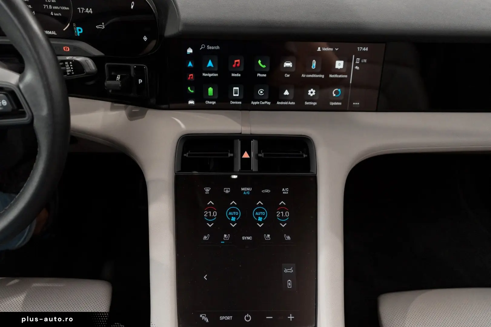 PORSCHE Taycan RWD Ambient VENT PANO 21